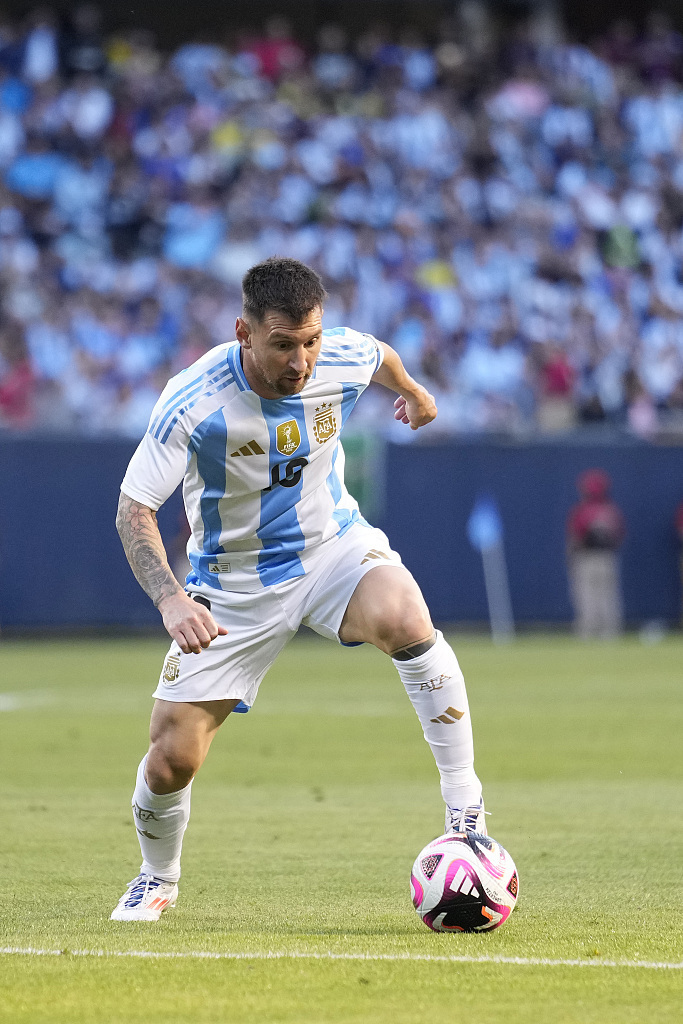 足球周刊：刘若钒曾想回成都却被徐正源拒绝，后获里卡多、穆斯卡特赏识（足球周刊：刘若钒曾欲回蓉遭徐正源否决，后获里卡多与穆斯卡特青睐）