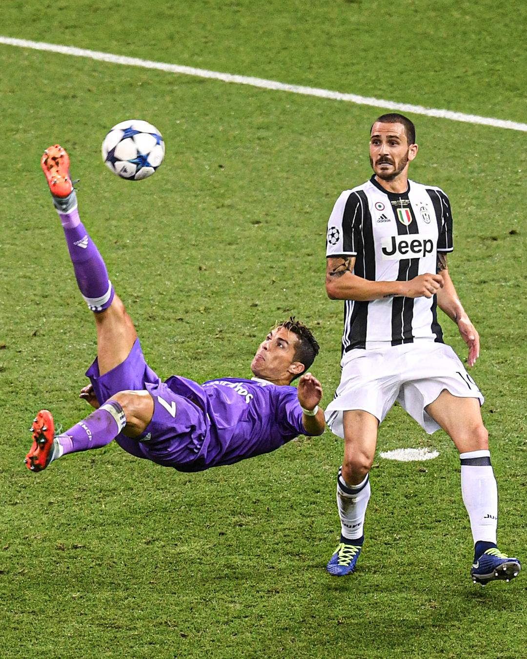 马刺客场115-102击败开拓者，福克斯37分带队取胜，展现全面实力。（马刺115-102客场击退开拓者，福克斯轰37分领军取胜，全面实力尽显）