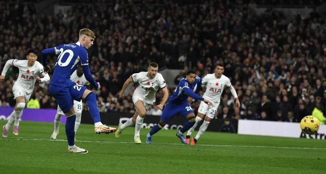 有消息称萨拉赫“很不高兴”，因为他不会在利物浦待满“六个月”。（传萨拉赫心情不佳：因无法在利物浦待满半年）