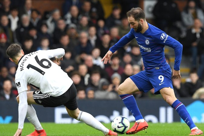 禁区内头球补射破门，毕津浩收获大连英博生涯首球（毕津浩禁区头球补射破网，收获大连英博处子球）