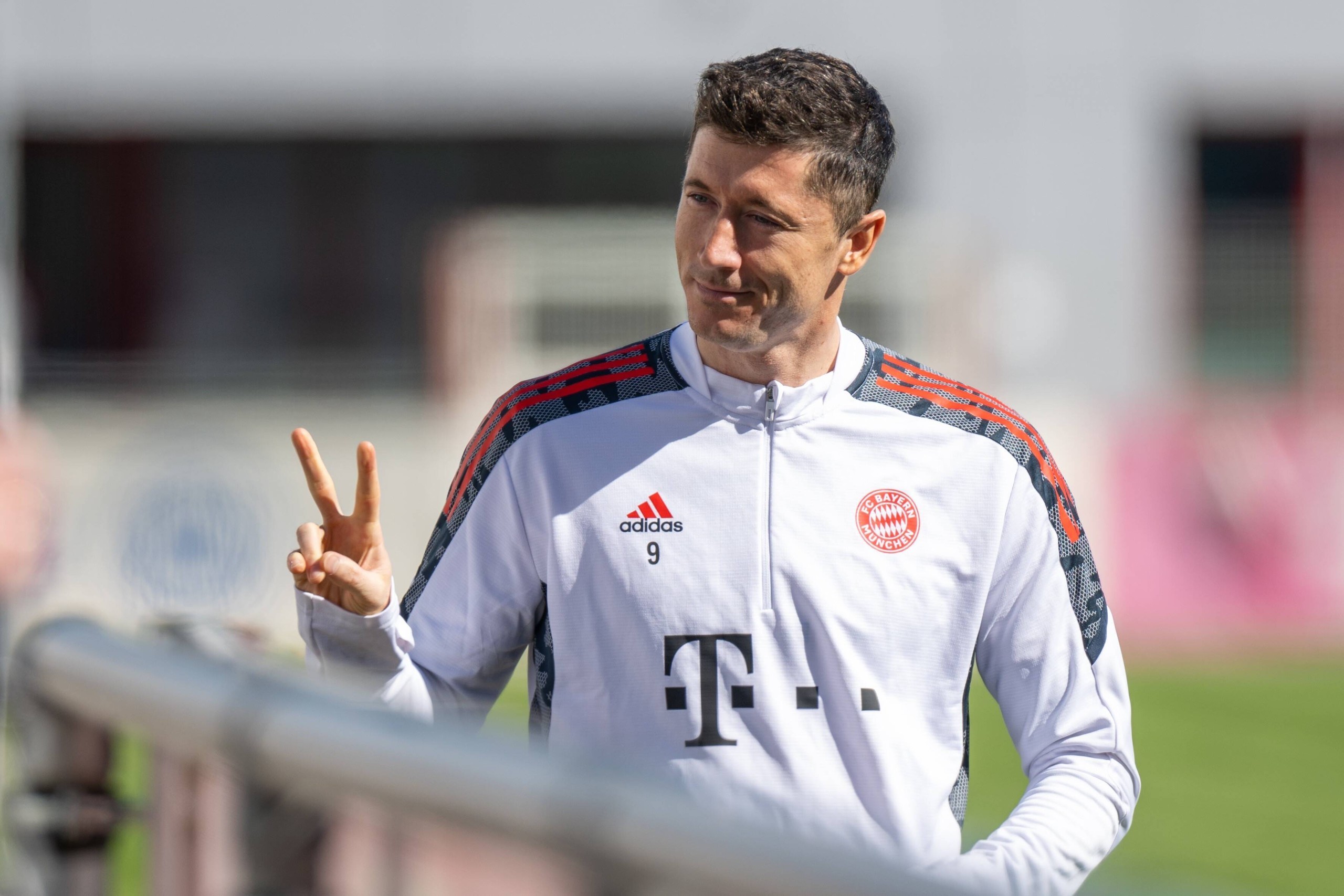 半场战报：莱切0-0维罗纳（半场速递：莱切与维罗纳0-0僵持）