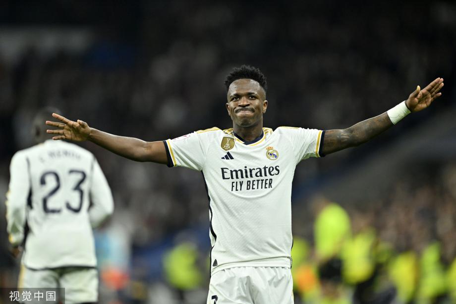 RMC：巴黎大巴被毕包球迷石块袭击，所幸并无人员受伤（RMC：毕包球迷向巴黎大巴投掷石块，所幸无人受伤）