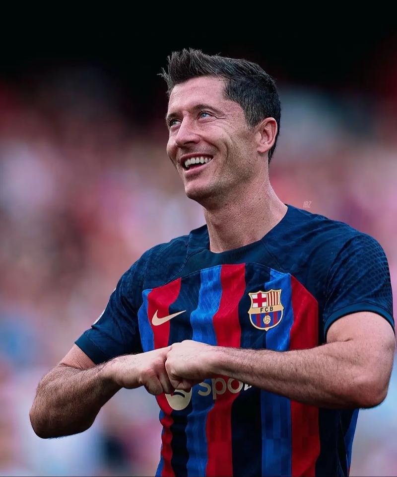 环足奖年最佳男足俱乐部候选：巴黎、切尔西、巴萨、拜仁在列（环球足球奖年度最佳男足俱乐部候选名单：巴黎、切尔西、巴萨与拜仁入围）