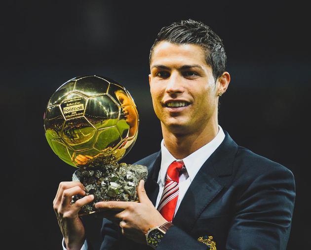 马特乌斯：我和马拉多纳就像梅西和C罗，但我们场外相处更多（马特乌斯：我与马拉多纳如梅西与C罗，但私下互动更多）