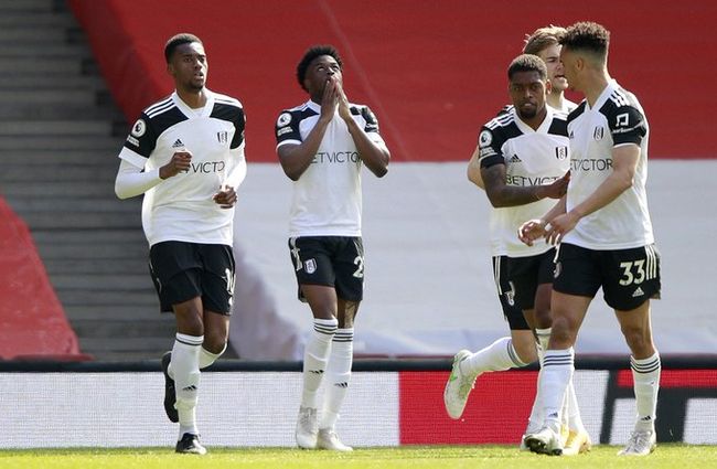 里夫斯成湖人队史第3位单场40+5+10+5三分的球员（里夫斯成为湖人史第3人：单场40分5板10助+5记三分）